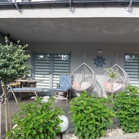 Apartament Bursztyn ポビエロボ エクステリア 写真