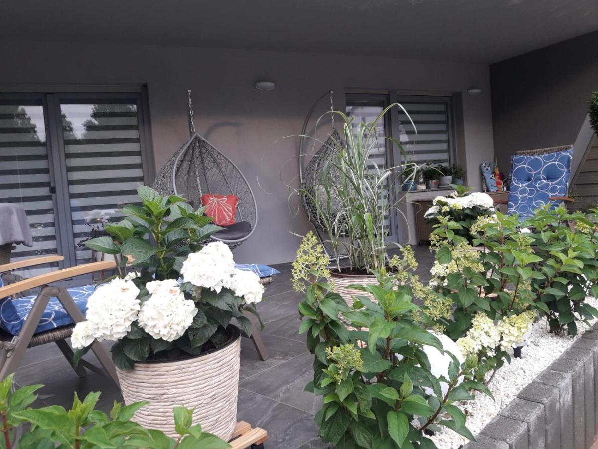 Apartament Bursztyn ポビエロボ エクステリア 写真