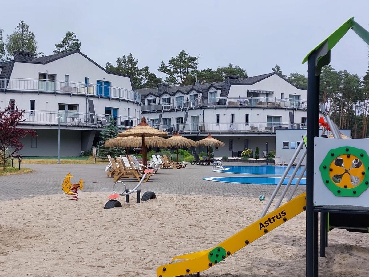 Apartament Bursztyn ポビエロボ エクステリア 写真
