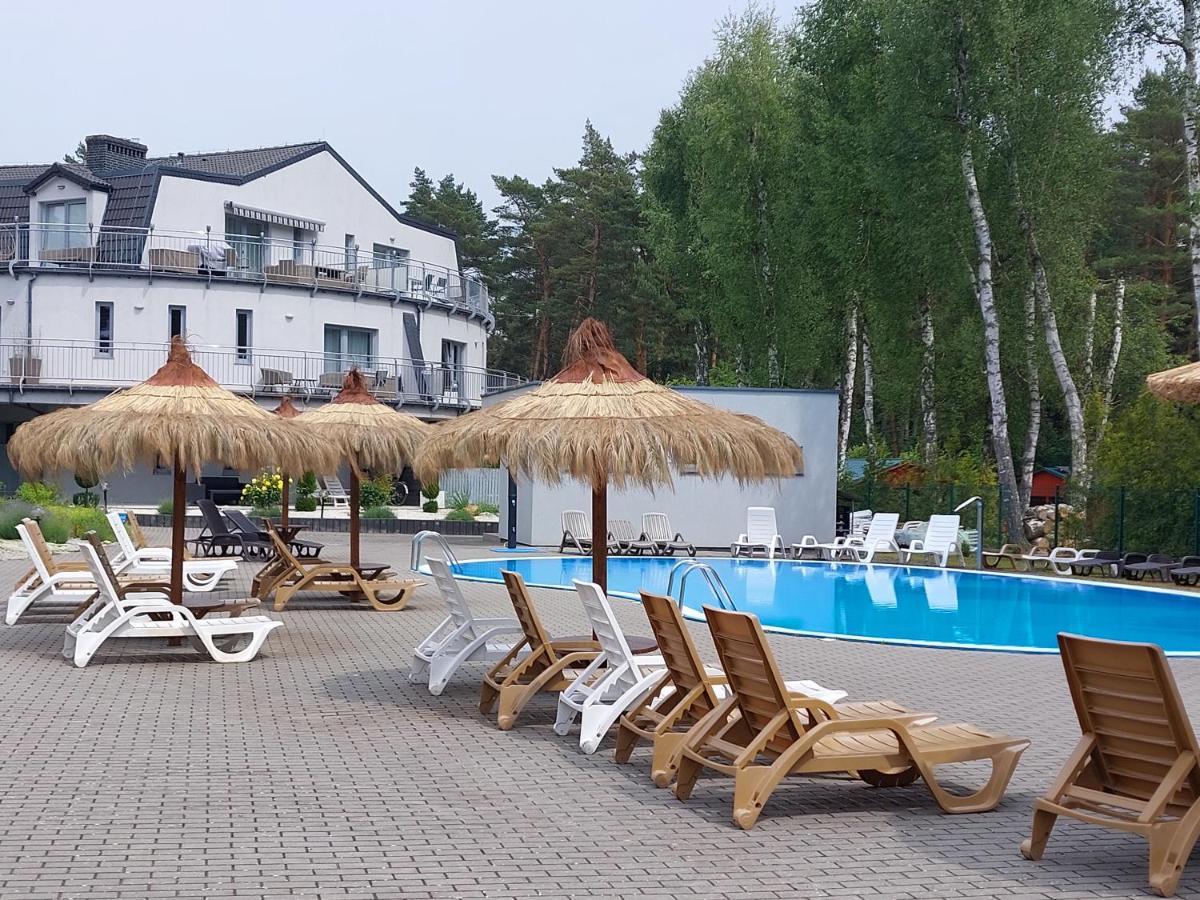 Apartament Bursztyn ポビエロボ エクステリア 写真