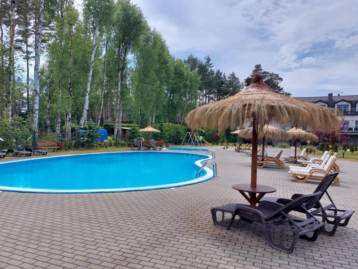 Apartament Bursztyn ポビエロボ エクステリア 写真